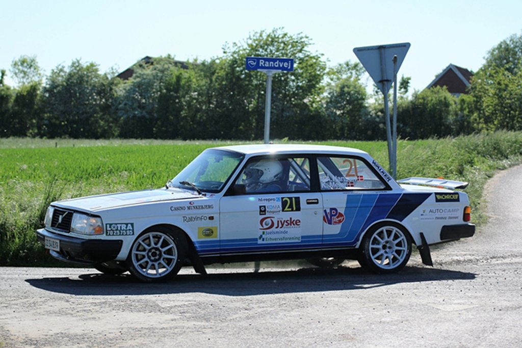 Kurt Mejer og Vagn Åge Hansen runder et skarpt hjørne i Juelsminde Rally Den Jyske Sparekasse 2017